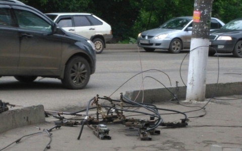 В Кирове отменили три троллейбусных маршрута из-за оборванной линии