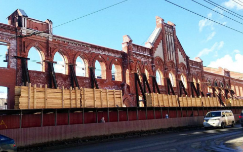 Проверка слухов: в здании бывшей "Фабрики" остановили реконструкцию