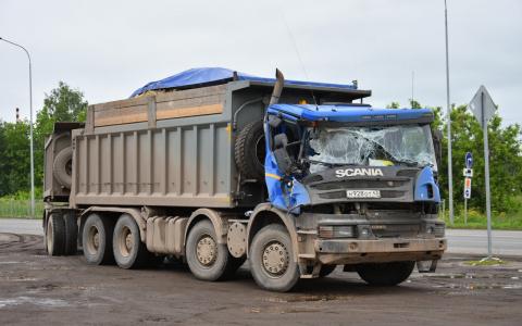 В Котельниче столкнулись два грузовика
