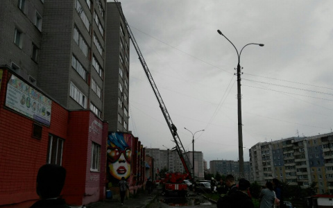 В МЧС рассказали подробности пожара в многоэтажке на Упита