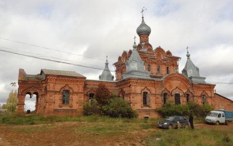 5 самых красивых заброшенных храмов Кировской области