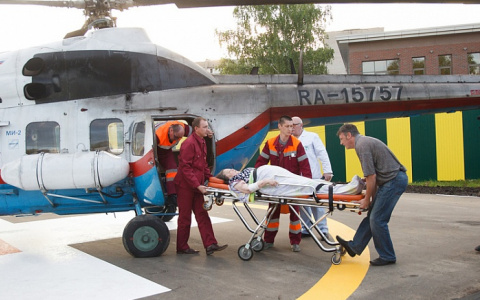 Видео: в центр травматологии в Кирове впервые доставили пациента на вертолете