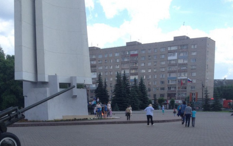 В парке Победы дети сушили носки над Вечным огнем