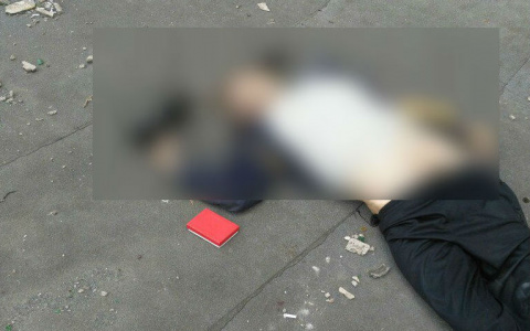 В Кирове с 8 этажа выпал мужчина: рядом нашли государственную награду