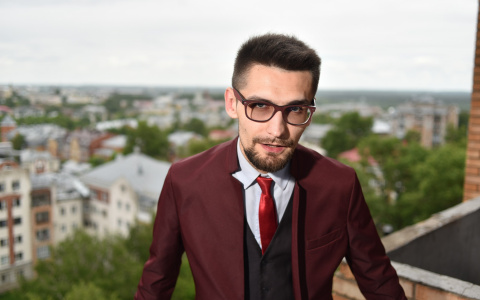 Ведущий Сергей Игнатьев вколол инъекции ботокса