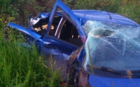 В Кирове девушка на «Ладе» протаранила поезд