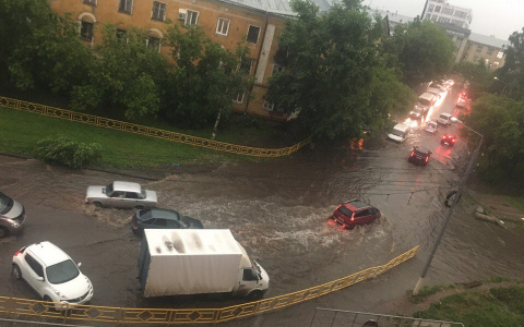Что обсуждают в Кирове утром: первые видео грозы и отмена роуминга