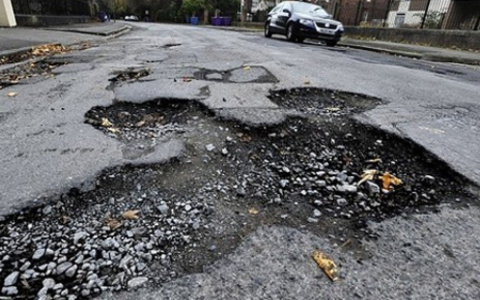 Кировские дороги вновь признали худшими в ПФО