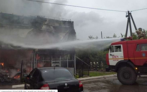 В Кирове дотла сгорел торгово-офисный центр