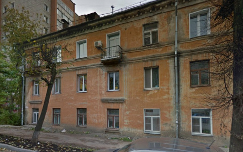 Очевидец падения ребенка из окна в Кирове: «Мать отказалась пускать медиков в дом»