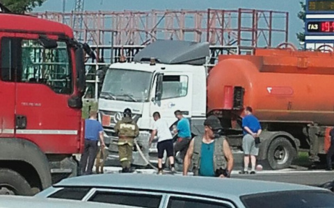Очевидцы: «В Нововятске рядом с заправкой вспыхнул бензовоз»