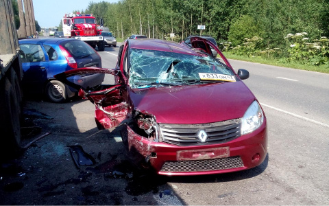 На Советском тракте произошло массовое ДТП: пострадавших вырезали из авто