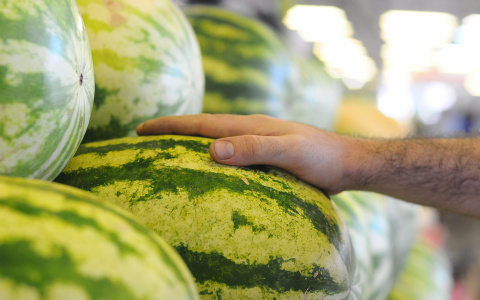 Специалисты Роспотребнадзора рассказали, какие арбузы и дыни можно покупать