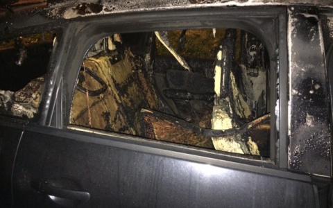 В Кирове ночью на стоянке вспыхнула Audi