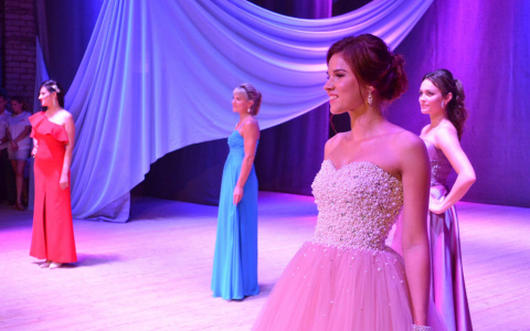 Кировские железнодорожники выбрали самую красивую сотрудницу