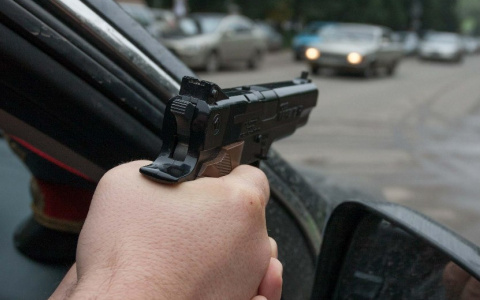 Погоню за пьяным водителем в Кирове удалось остановить только стрельбой