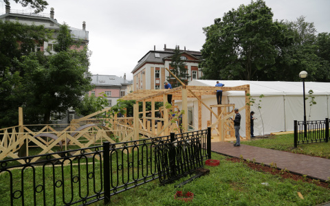 Фоторепортаж: что происходит в центре Кирова накануне приезда Путина