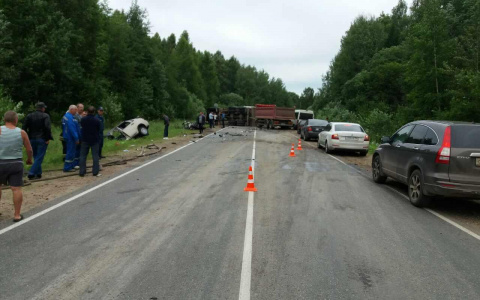 Кировчане: «Рядом с местом смертельного ДТП на Советском тракте стояли памятники»