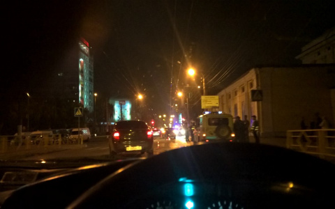 Ночью возле Театральной площади в Кирове насмерть сбили девушку