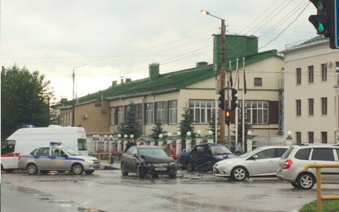 Очевидцы: после ДТП на Воровского двух детей увезли в реанимацию