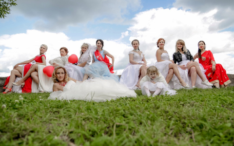 16 фото масштабного парада невест в Кирове