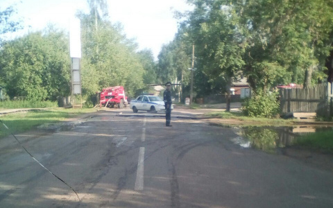 Очевидцы: «В Кирове из-за пожара перекрыли целый район»