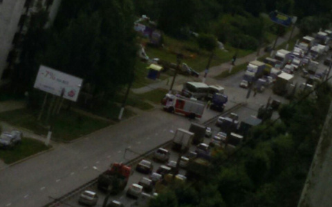 В Кирове столкнулись два «ПАЗика»: образовалась километровая пробка