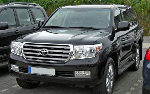 В Петербурге у кировчанина угнали дорогой внедорожник