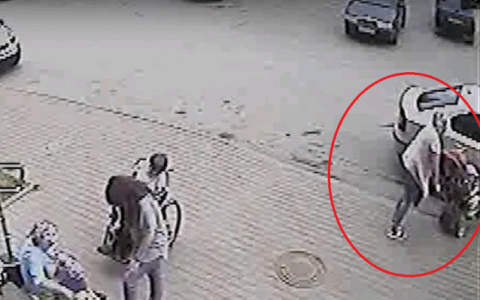 В Кирове следователи проверят случай нападения водителя на маму с ребенком