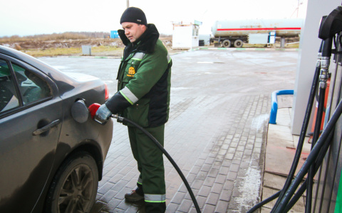 Бензин в Кировской области признан одним из самых дорогих в ПФО
