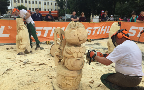 Фоторепортаж: в Кирове прошел фестиваль резчиков по дереву