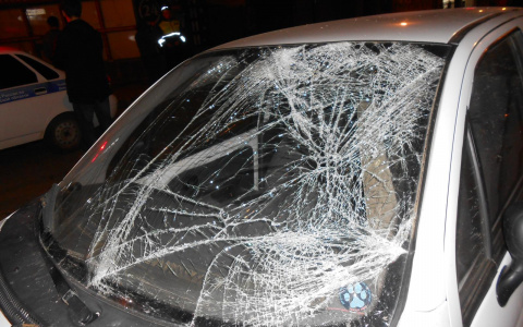 Ночью в Кирове сбили 22-летнего парня