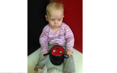 Девочка из Кирова смогла видеть и слышать несмотря на то, что врачи назвали ее овощем