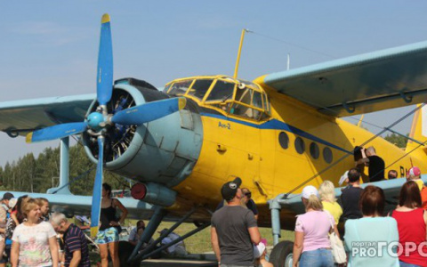 Афиша на День авиации в Кирове: прыжки с парашютом и полет на самолете