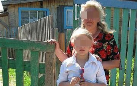 "Мы перестали спать": репортаж из Омутнинска, где 13-летнюю девочку подозревают в массовых поджогах