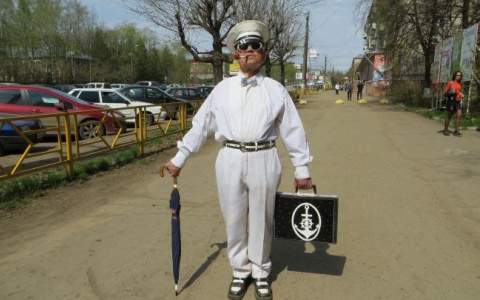 Прикид за 11 рублей: в Сети появилось видео о жизни вятского модника