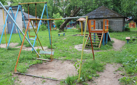 В Кировской области ребенок сломал ногу во время прогулки в детском саду