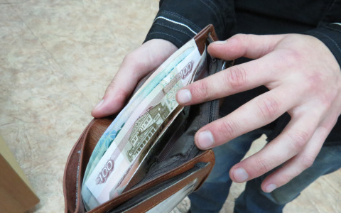 В Кировской области студентам-сиротам будут выплачивать по 40 тысяч рублей