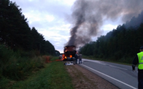 Очевидец ДТП на трассе "Вятка": "Мы час стояли на холоде и смотрели, как догорает автобус"