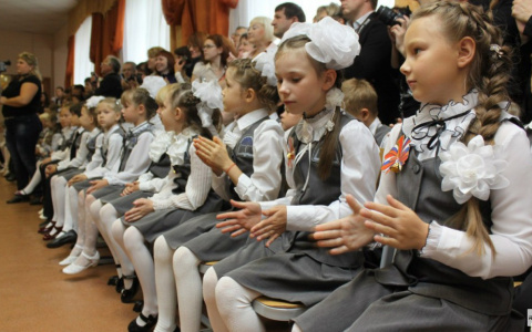 Эксперты рассказали, сколько денег ежемесячно могут собирать в школах