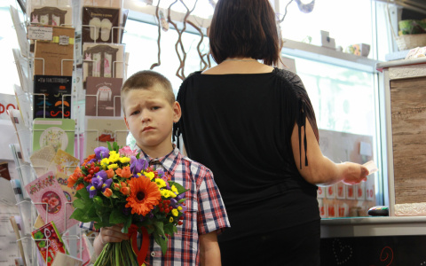 В кировской школе с родителей взяли деньги на букеты для депутатов