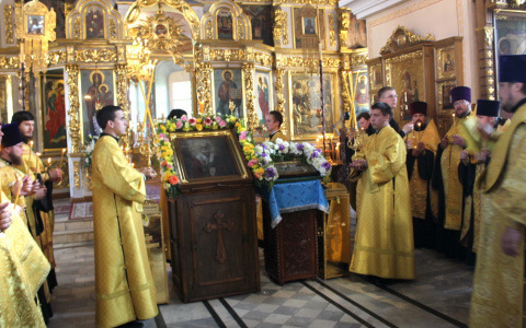 Образ святого, проявившийся на железной заслонке, привезли в Киров