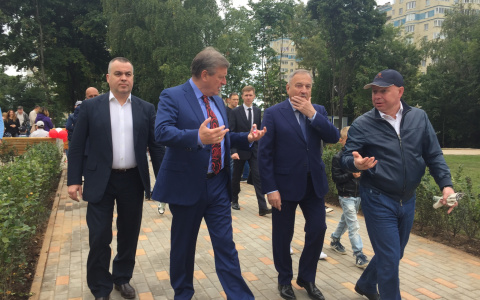 На месте больничного городка в Кирове официально открыли сквер