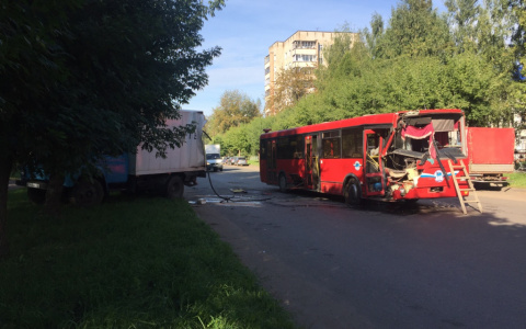 Водитель автобуса рассказал, как спровоцировал аварию на улице Калинина
