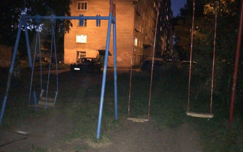 В Кирове ребенок упал с качелей и попал в реанимацию