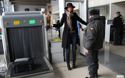 Минтранс рассказал, сколько вещей пассажиры могут взять в самолет бесплатно