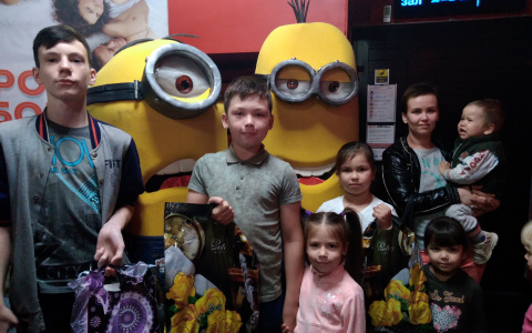 Больше 100 детей из малообеспеченных семей получили канцтовары к учебному году