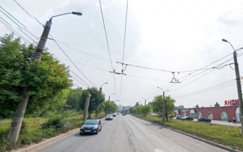 На двух улицах Кирова снимают троллейбусные провода