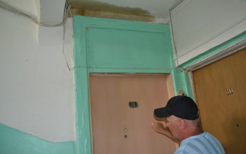 Прокуратура  заставила сделать ремонт в квартире с червями на Чапаева