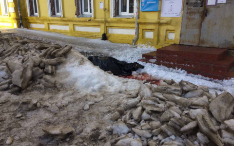 В Кирове начался суд по делу о гибели женщины под глыбой льда